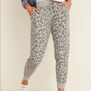 Old Navy Mid-Rise Gray Leopard Print Joggers